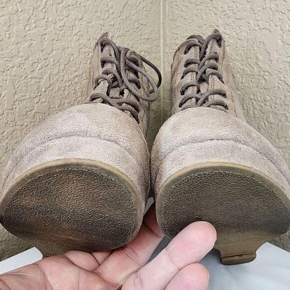 Report- Women’s Tan Poet Shearling Lined Lace-up Size Zip Booties, Size 7 - Picture 10 of 13